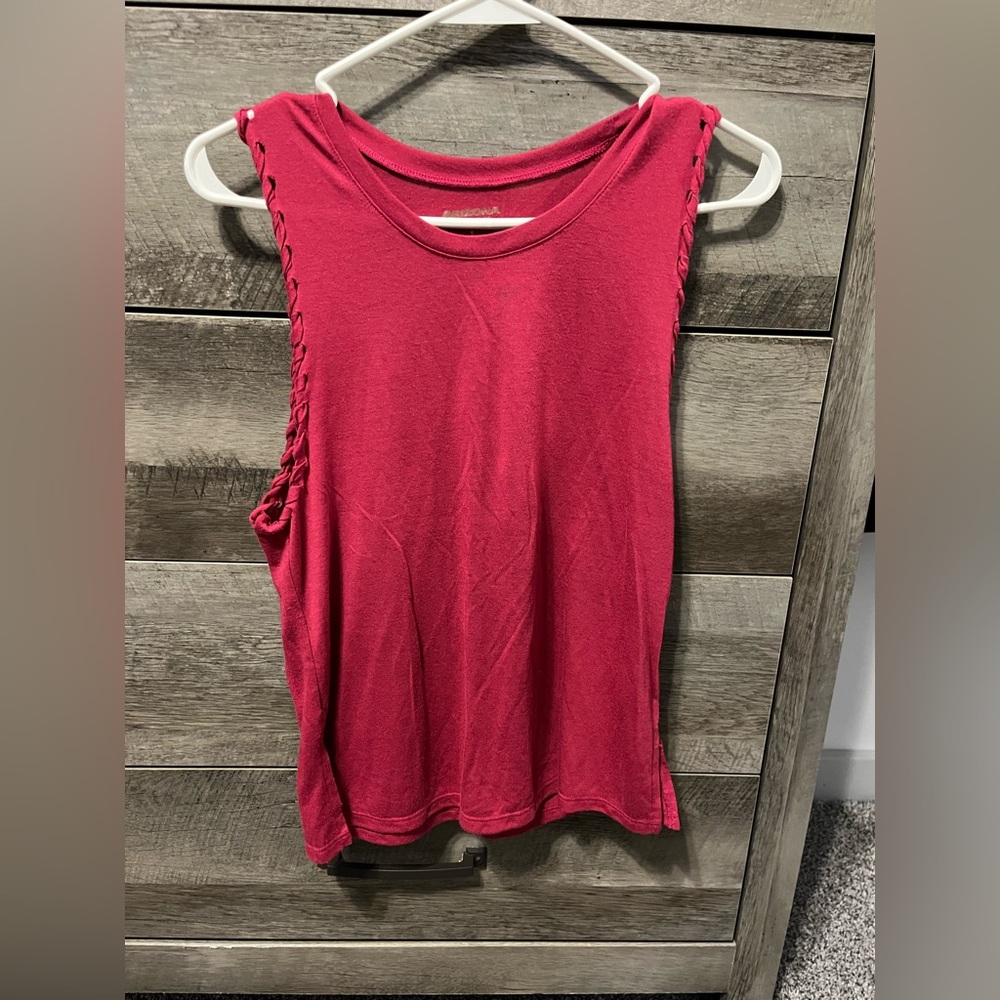 Red Sleeveless Top